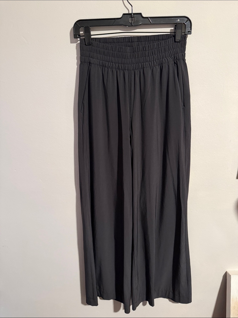 Vuori Wide Leg elastic Waist Pants - Black size S